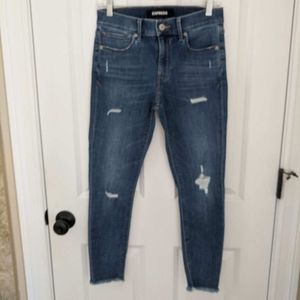 NWOT!! Express Mid Rise Ripped Raw Hem Cropped Jea